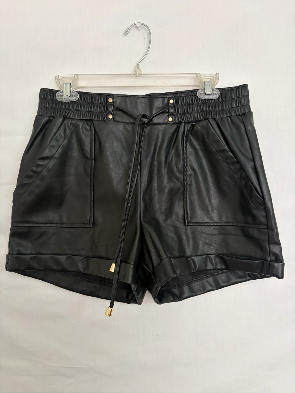 Ci Sono Women’s Black Faux Leather Shorts Size L NWOT(A839)